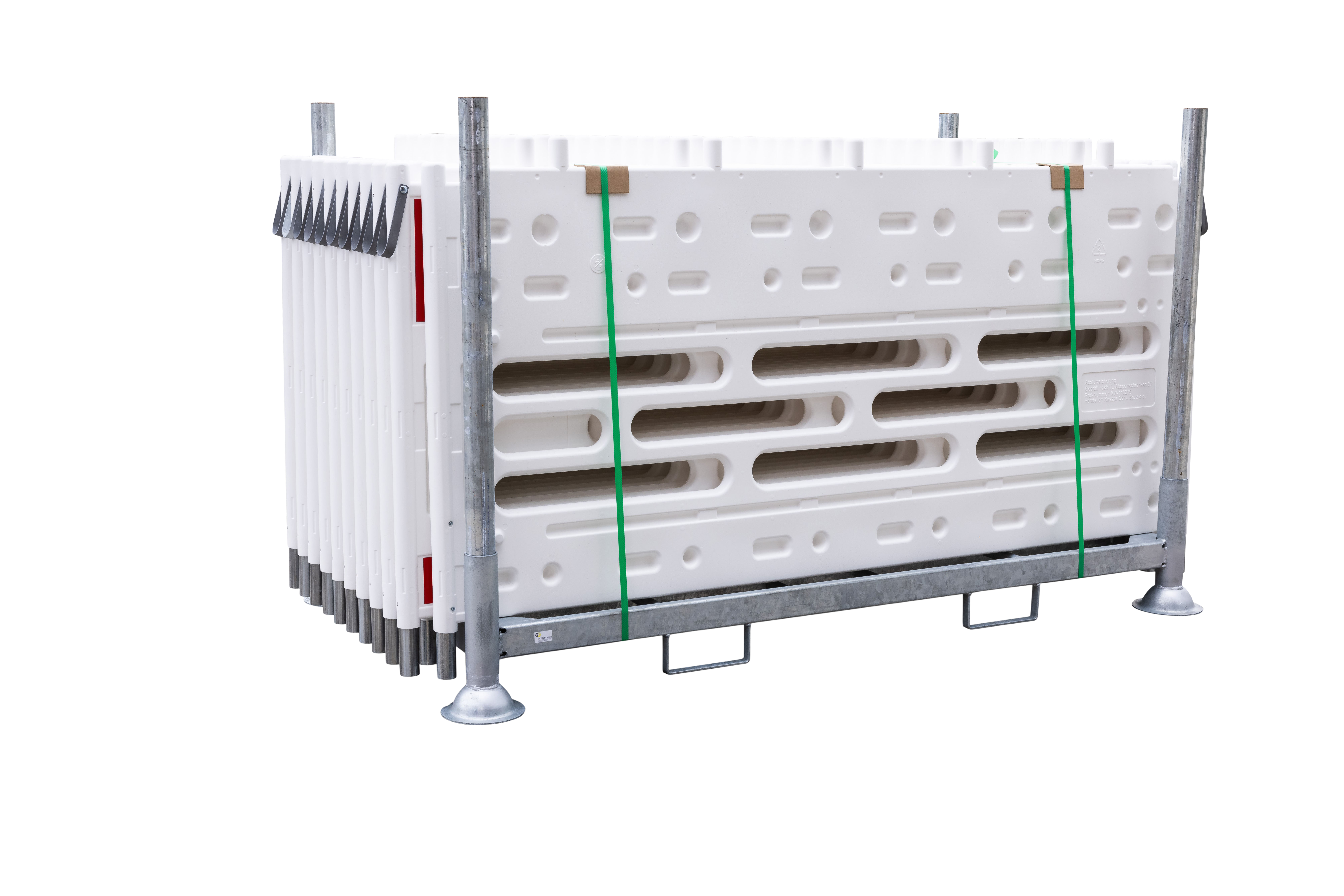 Absturzsicherungs-Set mit mehreren weißen Kunststoff-Absperrelementen auf verzinkter Transportpalette – ideal für mobile Baustellen- und Verkehrssicherung.